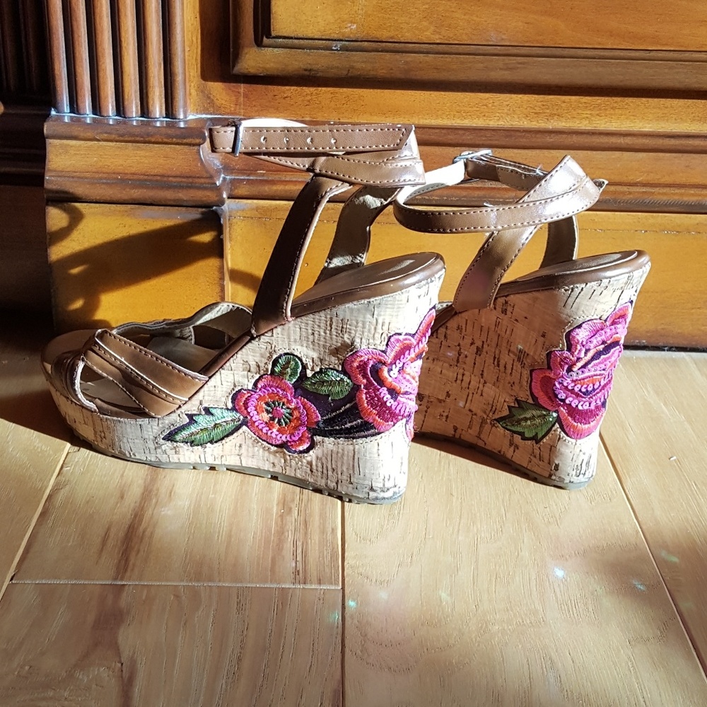 2 Lips Too Rose Stitching Wedges